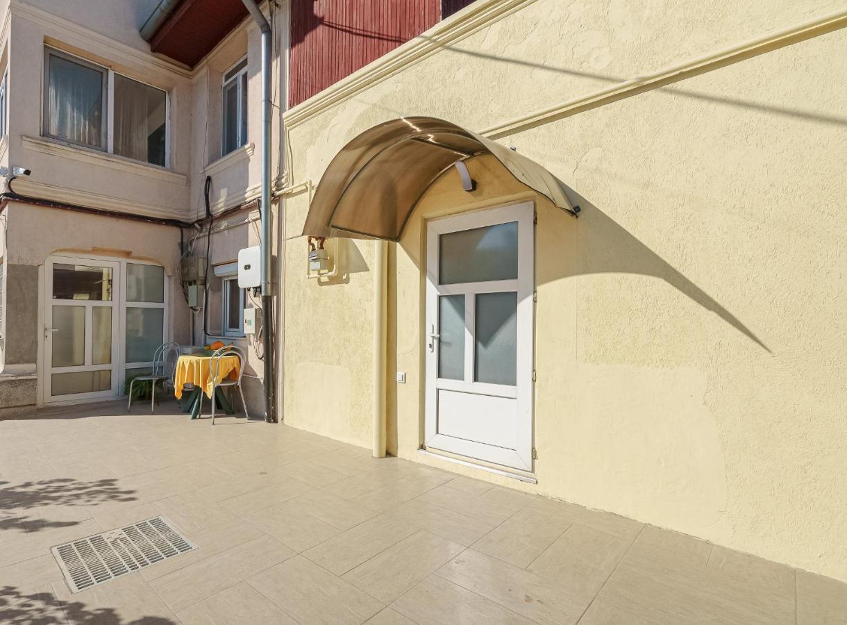 Stone Gate Apartment #3 Бухарест Екстер'єр фото